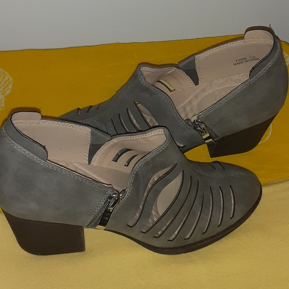 NEW JC ankle slit bootie Size 7.5 - Picture 3 of 5